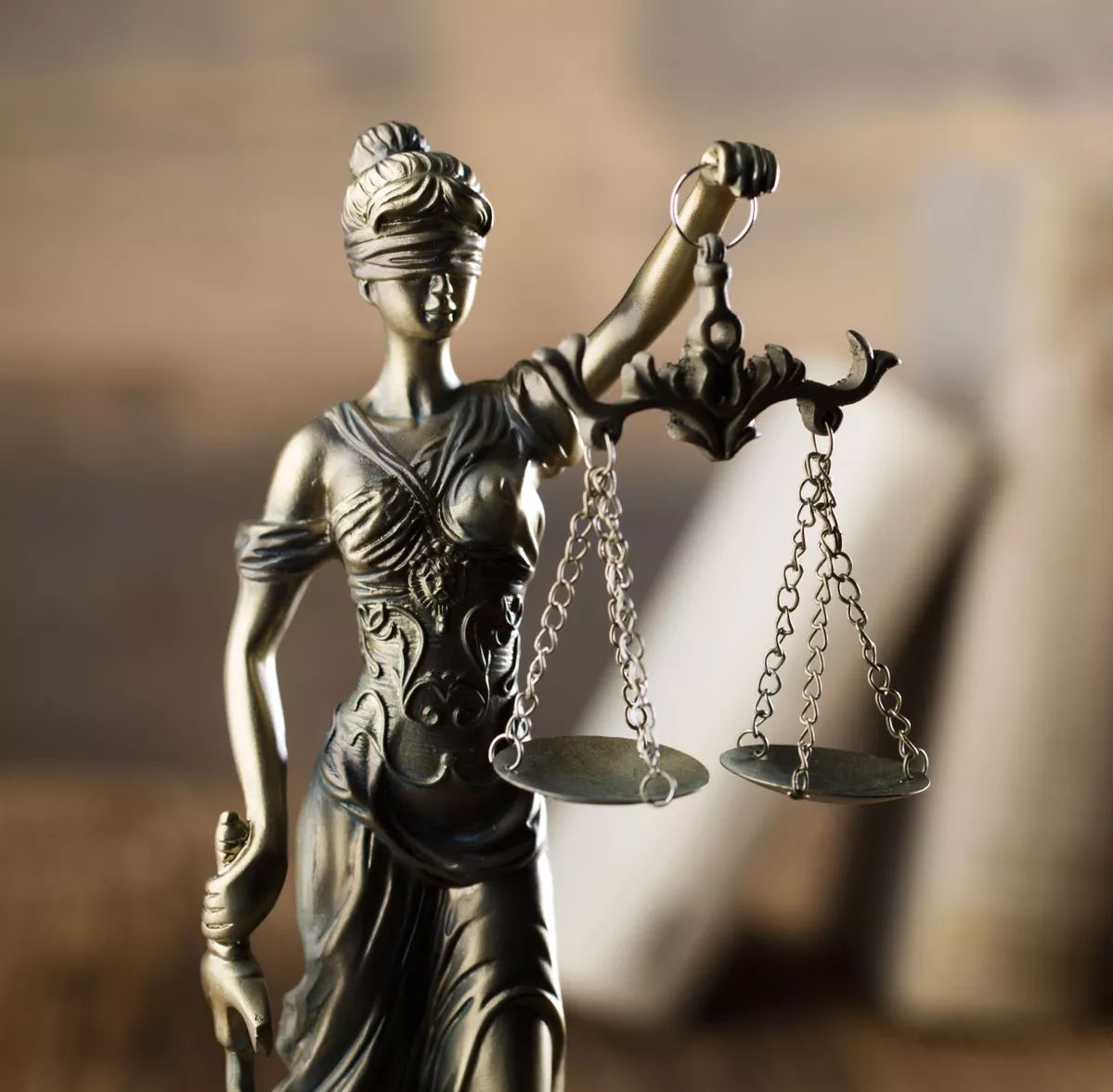 Goldene Statue - Justitia